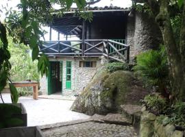 Chalet a orillas del rio Pance，位于卡利的乡村别墅