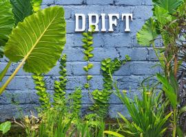 Drift Hideaway，位于龙目岛库塔的度假村