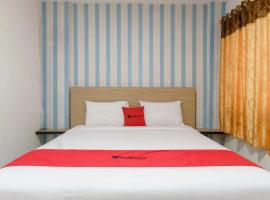 RedDoorz Plus @ Cemara Asri Medan，位于Pulauberayan Dadap的酒店