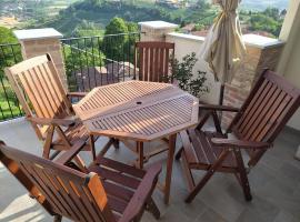 Casa Mantel Holiday Home Panoramic view in Langhe，位于诺韦洛的低价酒店