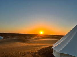 Desert Private Camps -ShootingStar Camp，位于Shāhiq的豪华帐篷