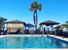 Bleu Beach Resort，位于因迪兰提克的带泳池的酒店