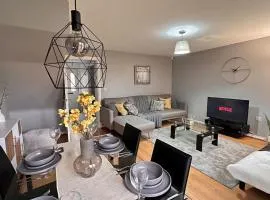 Modern 3BR House For Contractors