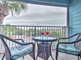 Hilton Head Resort Condo with Beach and Pool Access!，位于希尔顿黑德岛的度假村