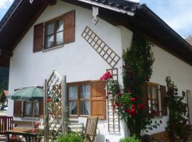 Delightful Holiday Home in Unterammergau with Terrace，位于翁特拉梅尔高的乡村别墅