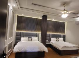 Om Sai Palace, Agra，位于阿格拉的酒店