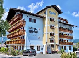 Hotel Crystal - KitzHorn Suites，位于蒂罗尔州圣约翰的酒店