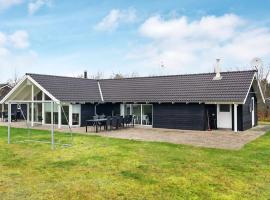 14 person holiday home in Højslev，位于Sundstrup的酒店