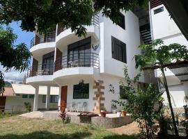 El turco，位于圣拉蒙的带泳池的酒店