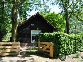 Holiday Home in Leende with Hot Tub & Garden，位于伦德的酒店