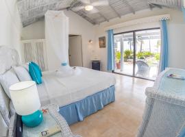 Beach Cottages - 200 meters from Town Center，位于Clifton的酒店