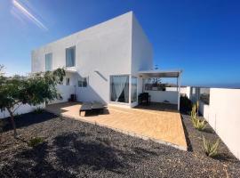 Azur Arts Lanzarote Lofts，位于蒂纳霍的酒店