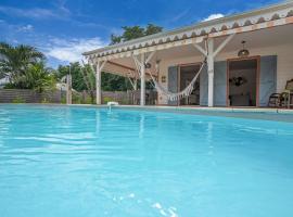Villa Surelles - 3 chambres - piscine - Le Diamant，位于勒迪亚芒的酒店