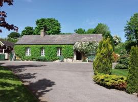 Doon Cottage Sleeps 8 Hottub Gym Area Pool Table，位于Tempo的酒店