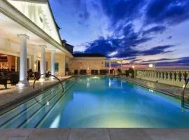 MINUTES FROM DISNEY 3bed 3bath Poolside at LUXURIOUS RESORT