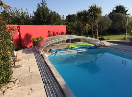 Maison 3 ch avec accès piscine chauffée couverte，位于里夫杜海滩的酒店