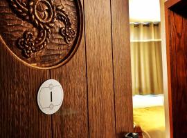 Pensiunea ROCA Maramureș，位于Deseşti的带泳池的酒店