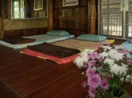 Art House at Chiangdao - Waterlily House