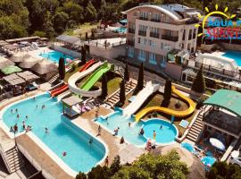 Sunny Hill Apartments & Aqua Park，位于弗尔尼亚奇卡矿泉镇的酒店