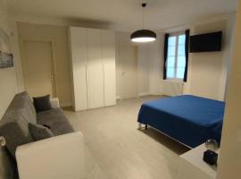 Appartamento Le Rondini C，位于因特拉的酒店