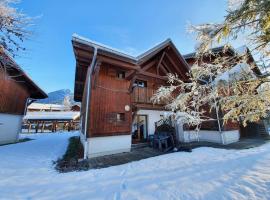 Cascades, 3 bedroom chalet with shared pool.，位于萨莫安斯的酒店