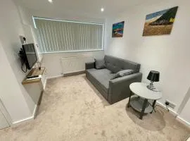 *Close to Beach* One Bedroom Suite with Parking