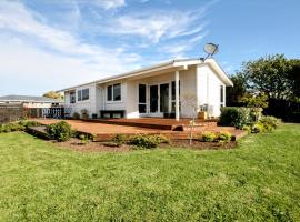 Opunake Break - Opunake Holiday Home，位于Opunake的酒店