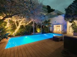 カサブランカプールハウス鎌倉 - Casablanca Pool House Kamakura Seaside Luxury Villa with Heated Pool & Sauna