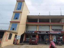 A R Hotel & Restaurant By WB Inn，位于勒克瑙的酒店