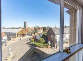 High View, Southwold High Street (2 bed, 2 bath, allocated parking, balcony)