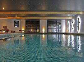 LE M HOTEL & SPA HONFLEUR，位于翁弗勒尔的酒店