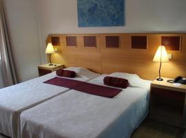 普拉塔斯酒店，位于卡尔塔舒的酒店