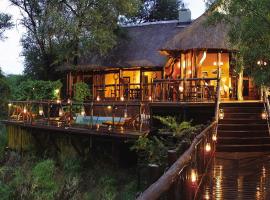 Madikwe River Lodge by Dream Resorts，位于马迪克韦狩猎保护区的木屋