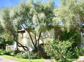 Apartments in residence with swimming pool in Porto Rotondo，位于罗通多港的公寓式酒店