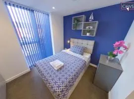 Signature House - Contemporary Studios in Coventry City Centre, free parking, by COVSTAYS