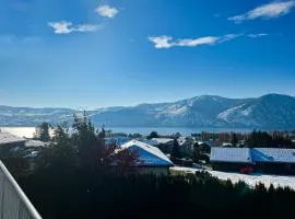 Magic Mountain and Lake View