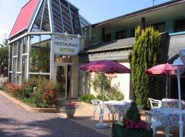 Hotel Les Deux Sapins，位于Cailly-sur-Eure的带停车场的酒店