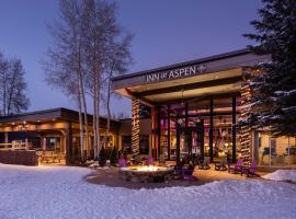 阿斯彭旅馆，位于阿斯潘熊猫山顶滑雪缆车附近的酒店