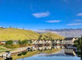 Marsden Lake Resort Central Otago，位于克伦威尔的豪华酒店