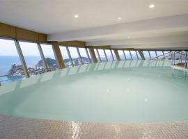 InTempo Luxury Sky View & Spa Resort，位于贝尼多姆的高尔夫酒店