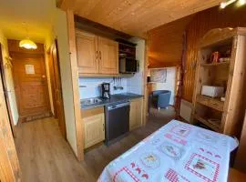 Appartement cosy avec balcon et WIFI proche télésiège - FR-1-693-68