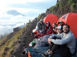 Mount Batur Camping Ground with Natural Hot Spring，位于金塔马尼的酒店