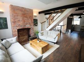 Industrial Cosy Cottage – Gateway to the Lakes，位于Newbiggin的酒店