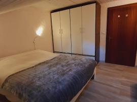 Ampia Mansarda a Dimaro in Val di Sole，位于蒙克拉西科的酒店