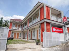 RedDoorz Syariah near Universitas Tidar Magelang，位于马格朗的酒店