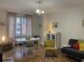 Appartement lumineux au cœur de Moulins avec balcon, parking et équipements complets - FR-1-489-398