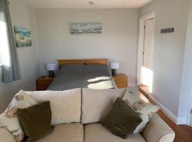 The Captain's Retreat, Quiet 1 Bed Dog Friendly，位于Puncknowle的带停车场的酒店