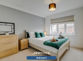 Chorley - Large 3 Bedroom Sleeps 6, Wi-Fi, Garden - JRR Stays，位于莱兰的酒店