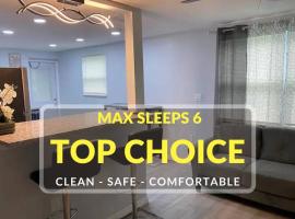 Modern 2/1 in Parrish FL Sleeps 6 Quiet Dead End St 1/2 Acre Wow，位于Parrish的酒店