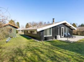 Gorgeous Home In Nysted With Wifi，位于尼斯泰兹的酒店
